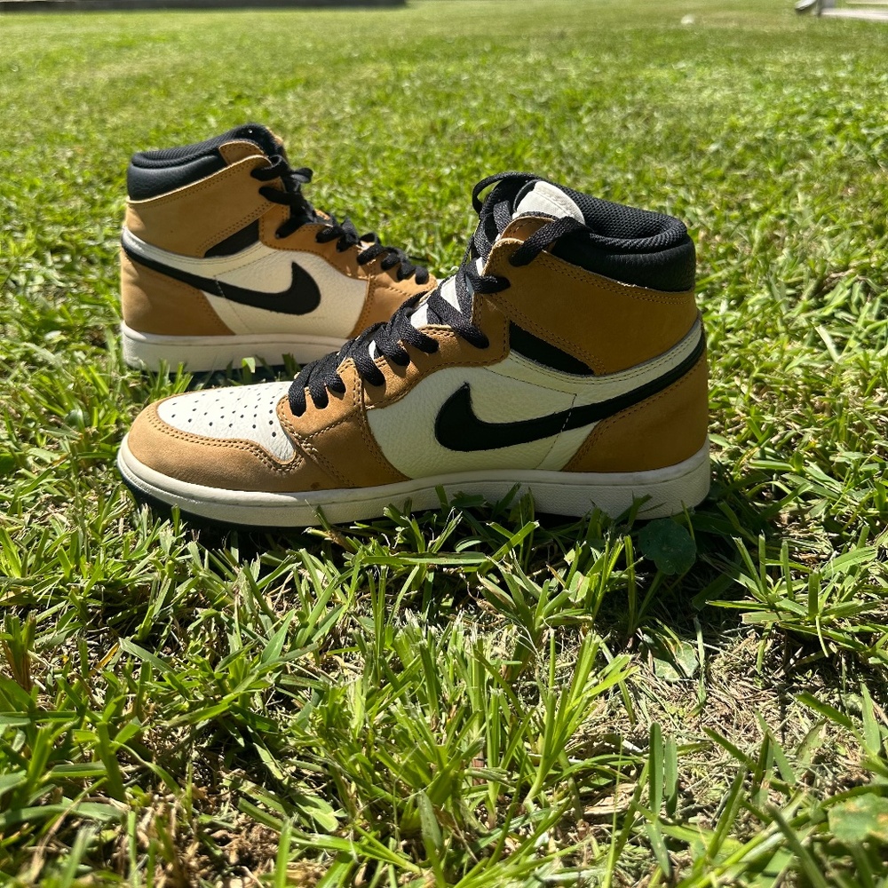 Air Jordan 1 Retro High OG Rookie of the Year. Mens 10.